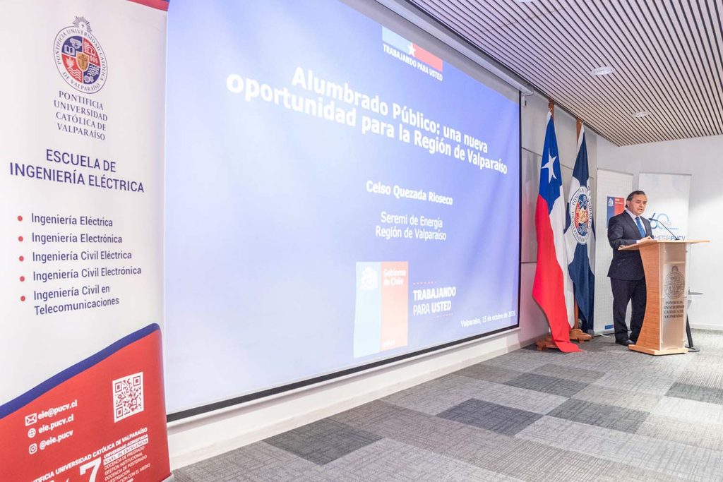 Presentación del Seremi de Energía de la Región de Valparaíso, donde destacó la alianza entre el mundo académico, con el respaldo de la PUCV, y el Laboratorio de Fotometría PUCV. 
